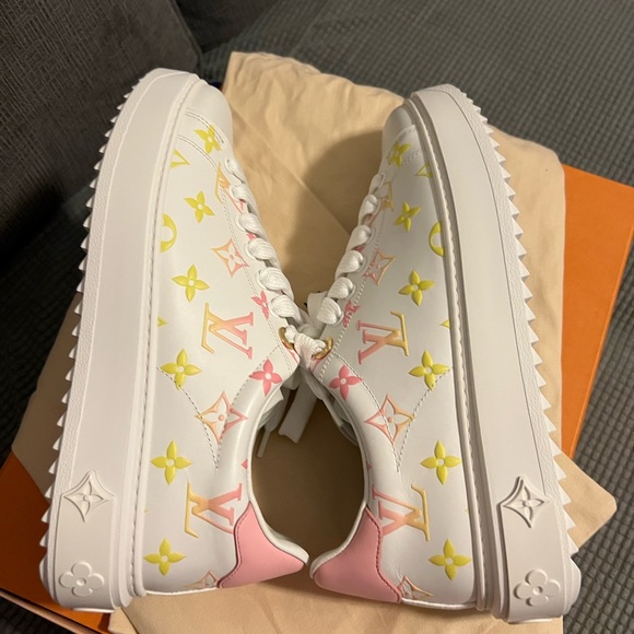 NIB Louis Vuitton Monogram Time Out Sneakers Size 39 - Picture 2 of 15